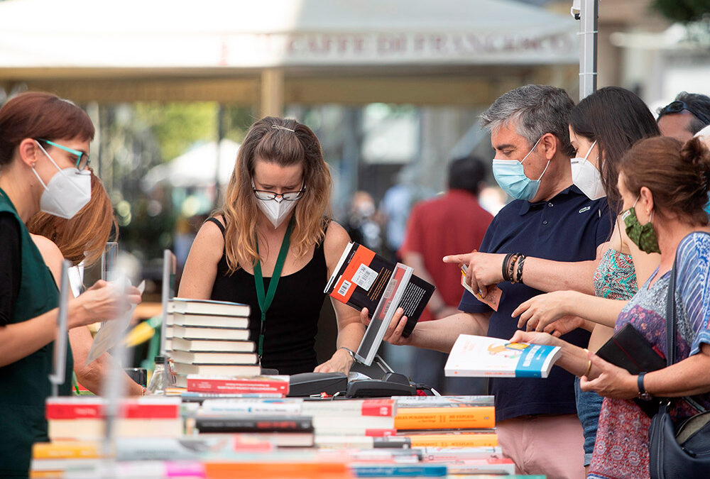 La Cámara del Libro cifra la facturación de Sant Jordi en un 25% frente a 2019