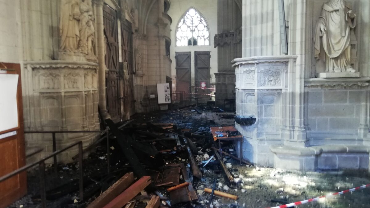 Un voluntario confiesa ser el autor del incendio de la catedral francesa de Nantes