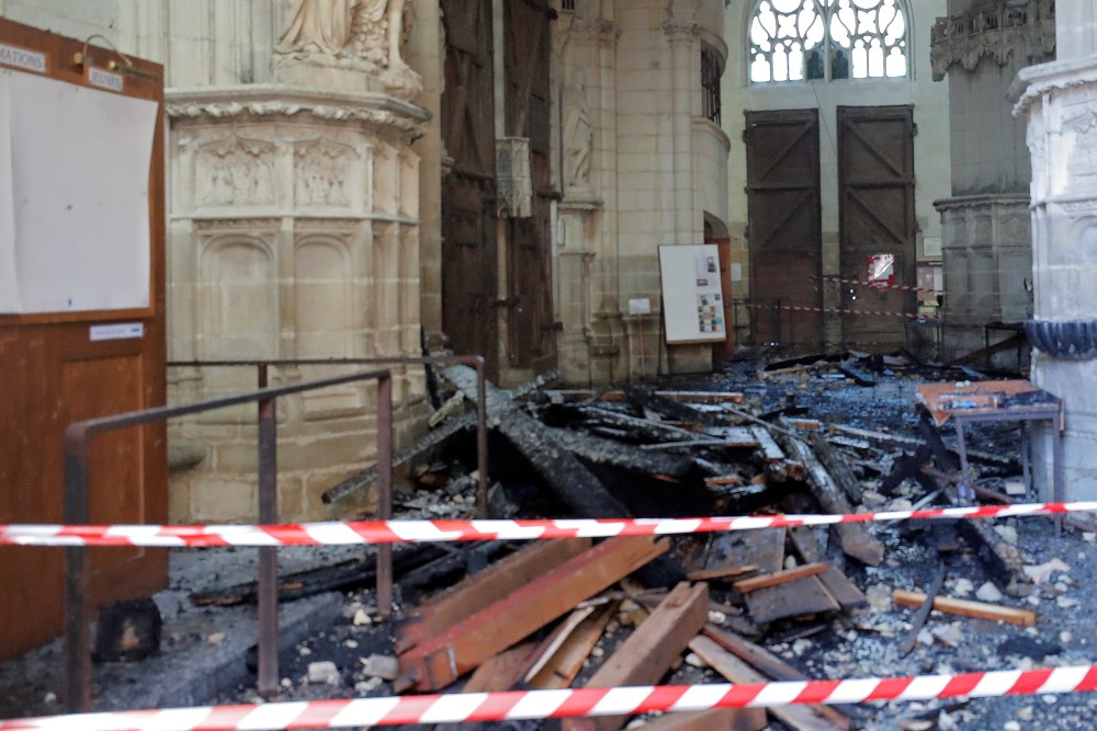 Un voluntario de la diócesis, detenido en la investigación por el incendio de la catedral de Nantes