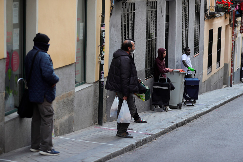 Uno de cada tres pobres tras la COVID-19 en España será migrante