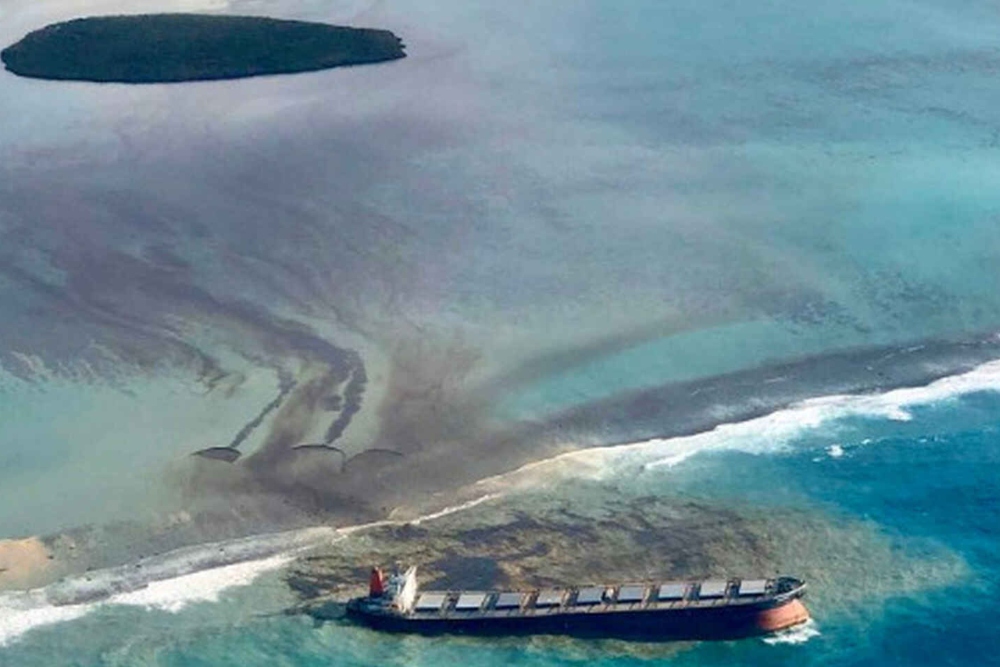 Un vertido de petróleo se dirige sin control hacia las costas de Isla Mauricio