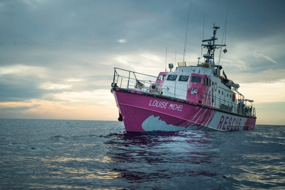 Un barco financiado por Banksy rescata a migrantes en el Mediterráneo