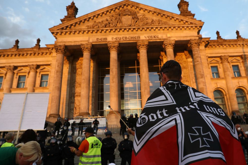 Berlín investiga el amago de 'toma' del Reichstag a manos de ultraderechistas