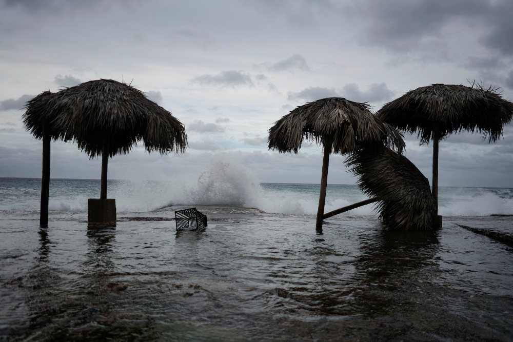 El huracán Laura toca tierra en EEUU y amenaza con inundaciones «catastróficas»