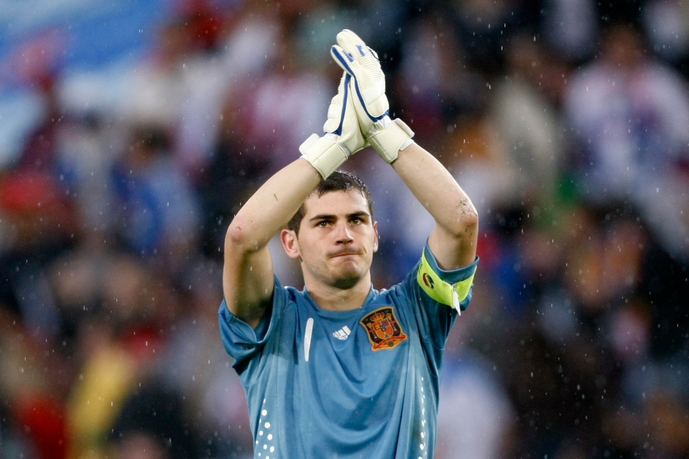 Iker Casillas cuelga los guantes tras más de un año sin jugar: «Ha llegado el momento de decir adiós»