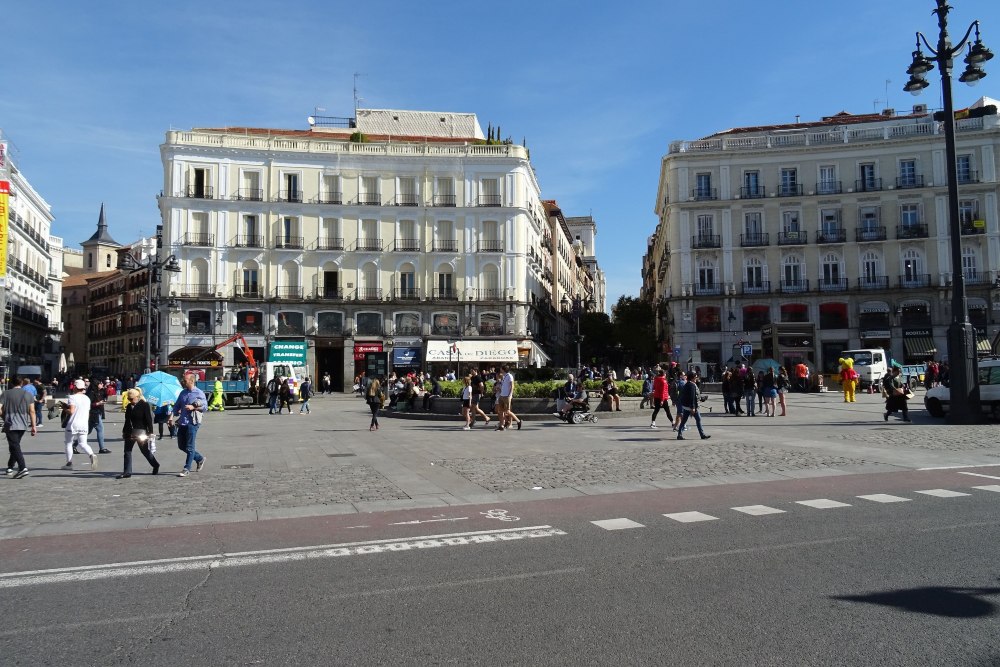 La Puerta del Sol de Madrid se cierra definitivamente a los coches