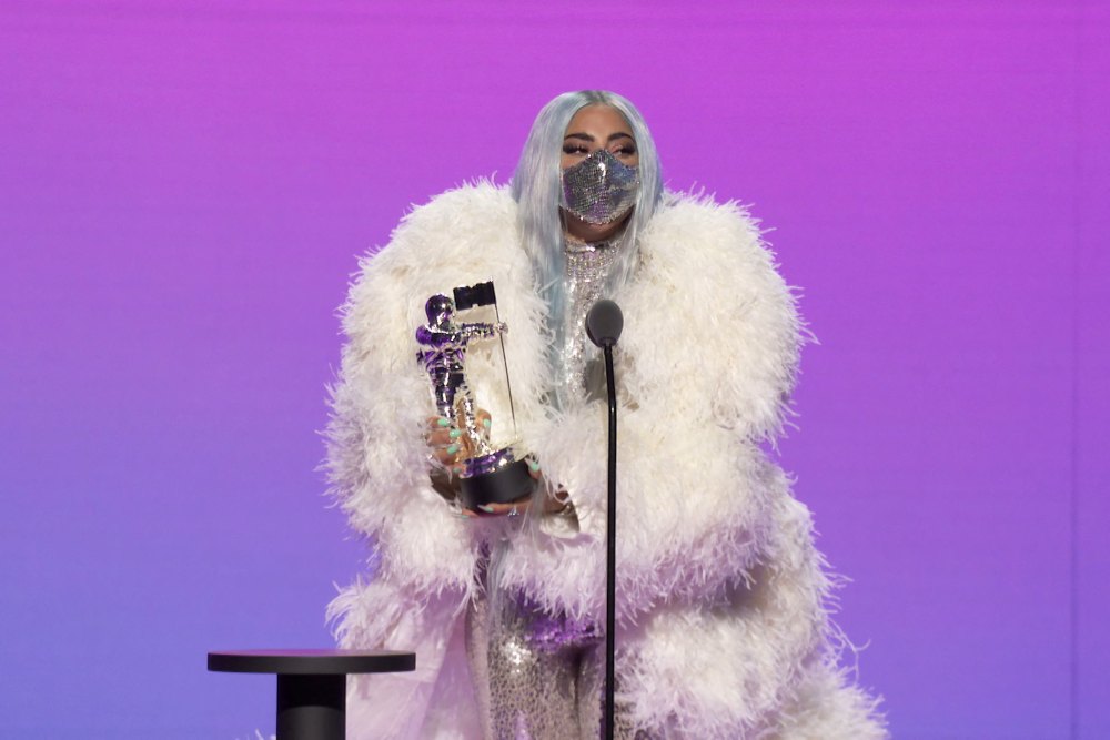 Lady Gaga protagoniza con sus cinco premios (y sus mascarillas) los VMA