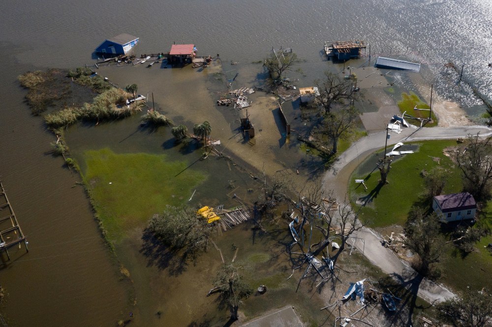 Laura se degrada a depresión tropical tras dejar seis muertos en Luisiana y 25 en el Caribe