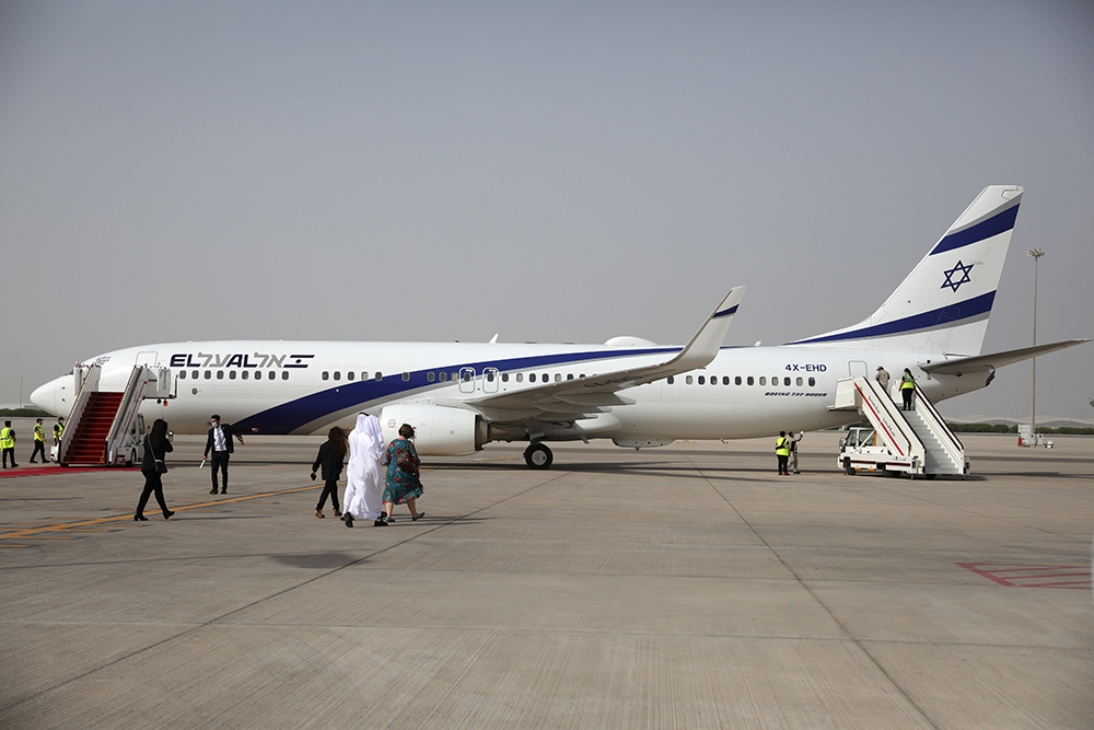 Llega a Abu Dabi el primer vuelo comercial entre Israel y Emiratos