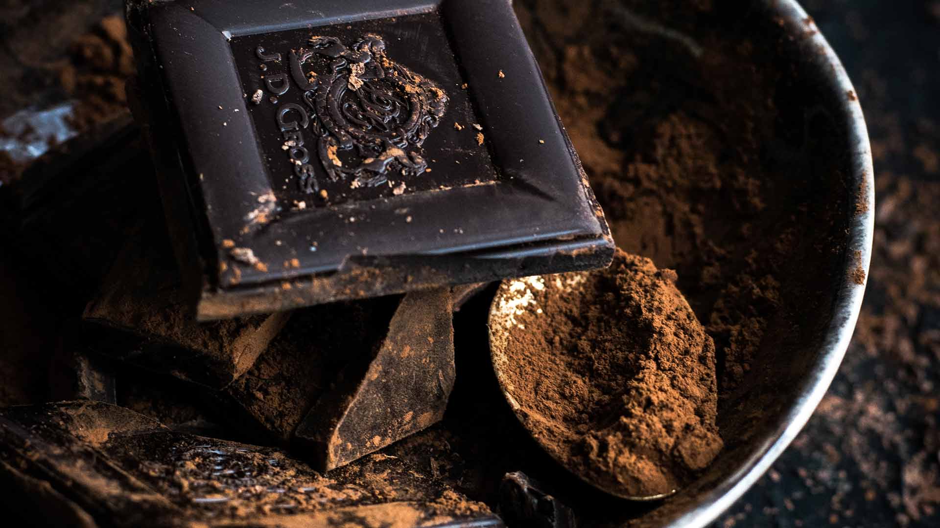 'Lluvia de chocolate' en una fábrica suiza: un fallo de Lindt hace volar el cacao