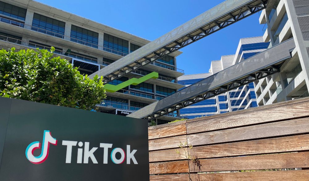 Trump firma un decreto que obliga a ByteDance a vender TikTok