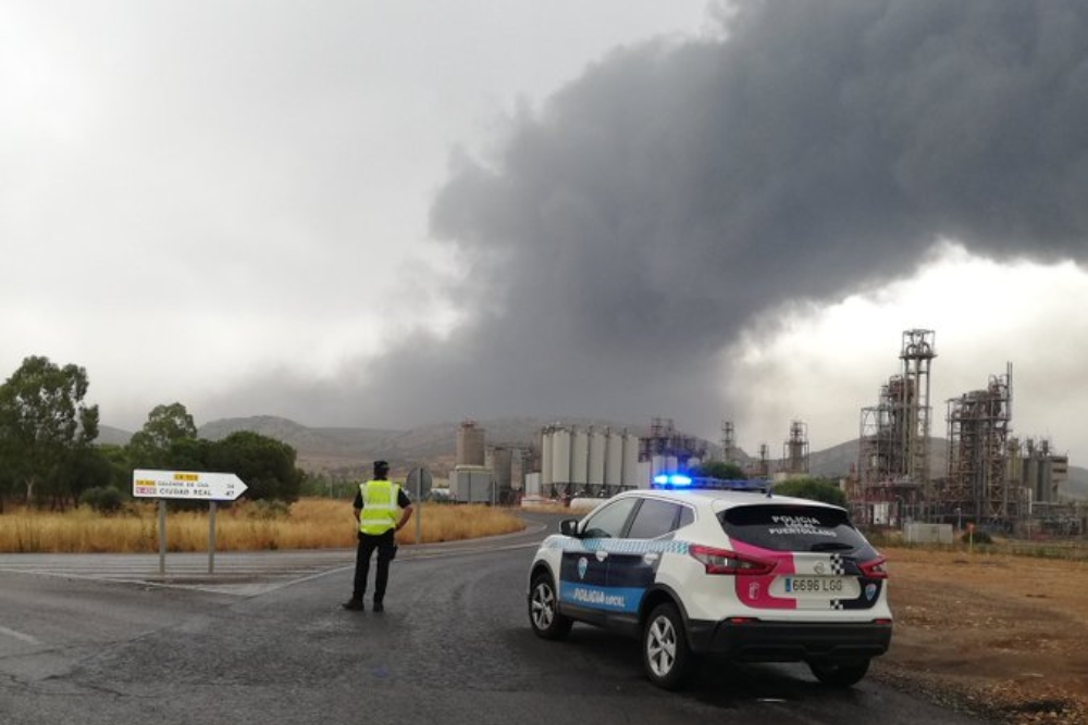 Un rayo provoca una explosión en la planta petroquímica de Repsol en Puertollano