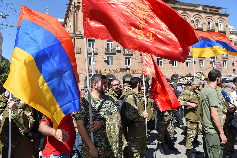 Armenia decreta la ley marcial ante la escalada bélica con Azerbaiyán