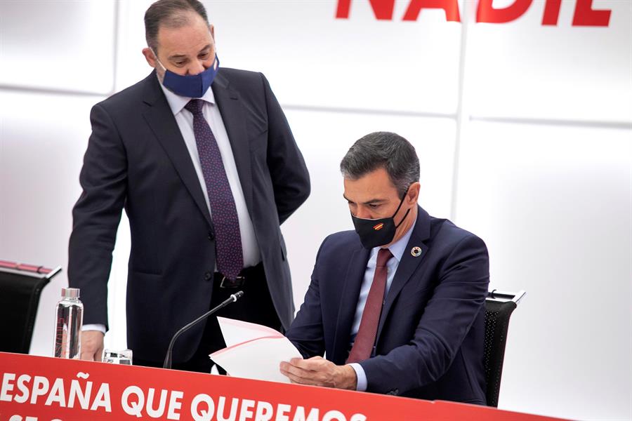 El PSOE aumenta la ventaja con el PP, que hace crecer a Ciudadanos