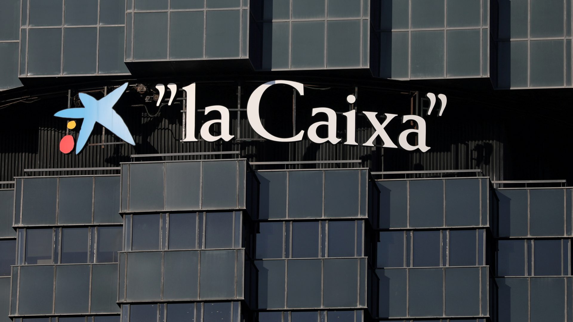Coronavirus, crisis y digitalización: las razones detrás de la fusión entre CaixaBank y Bankia