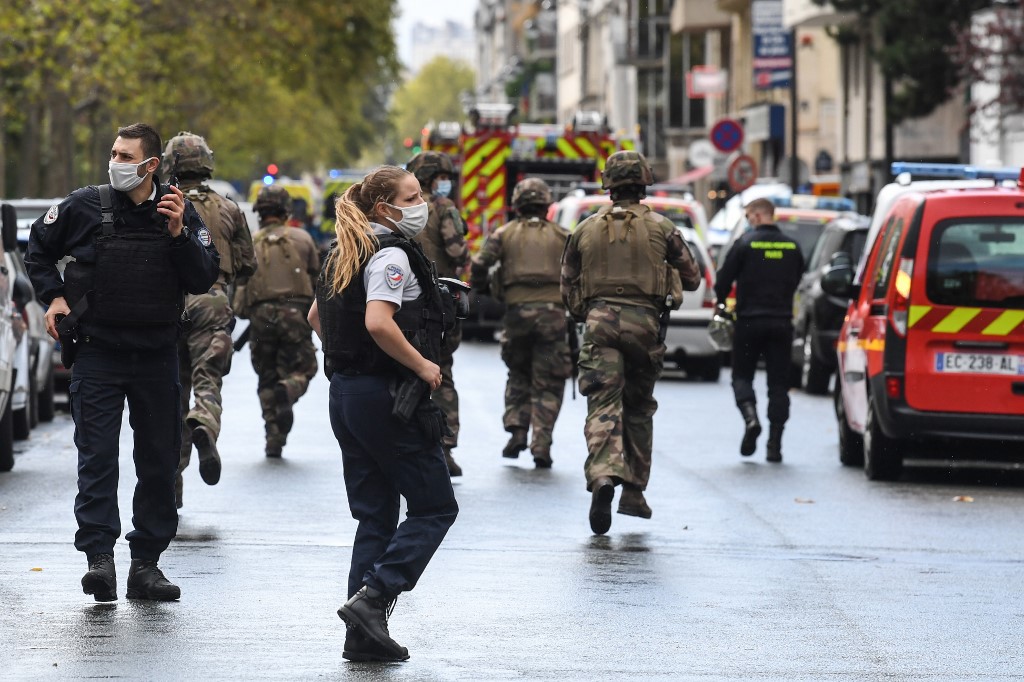 Dos detenidos tras un ataque con arma blanca cerca de la antigua sede de la revista Charlie Hebdo en París