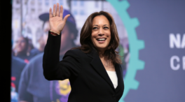 Kamala Harris se lava las manos y pide a su propio Gobierno tratar con "dignidad" a los inmigrantes