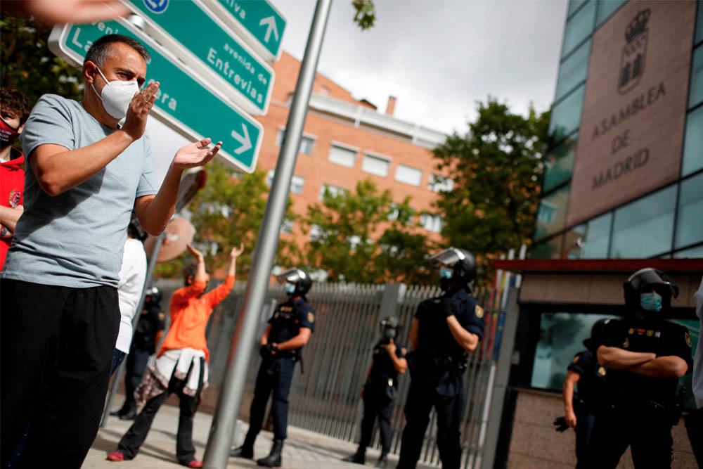 Envuelta en la polémica, Madrid restringe la movilidad este lunes en 37 zonas para frenar la COVID-19