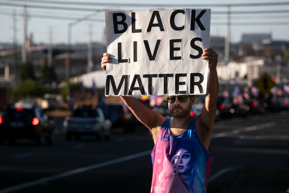 Investigan la muerte de otro hombre negro a manos de la policía en EEUU