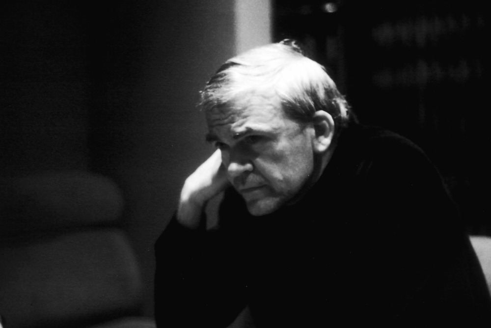 Milan Kundera se 'reconcilia' con su país: acepta el premio Kafka a toda su trayectoria