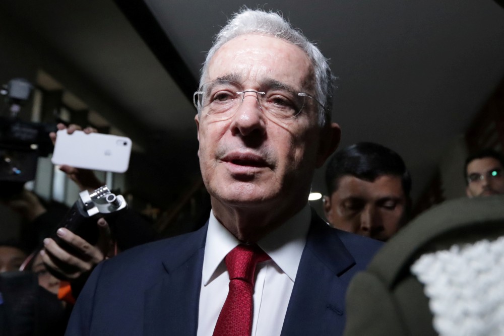 La defensa de Uribe pone en manos de la Fiscalía la libertad del expresidente colombiano