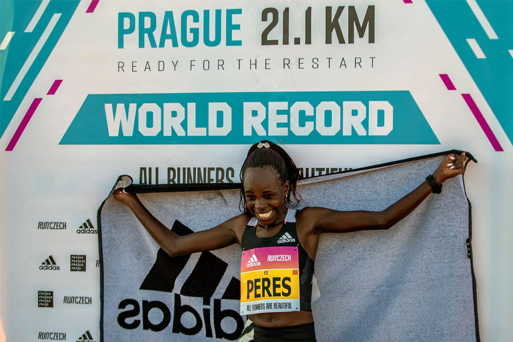 La keniana Peres Jepchirchir corre el medio maratón femenino más rápido de la historia
