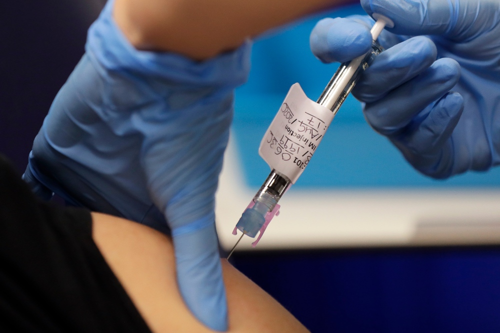 La OMS no espera vacunaciones masivas contra la COVID-19 hasta mediados de 2021