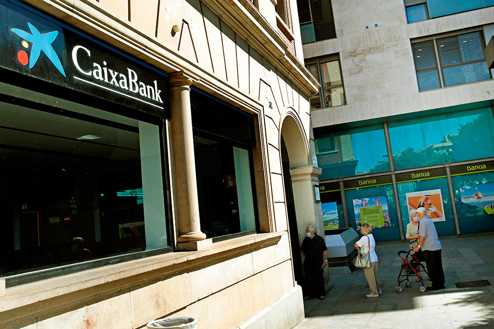 Los consejos de CaixaBank y Bankia dan luz verde a crear el primer banco de España
