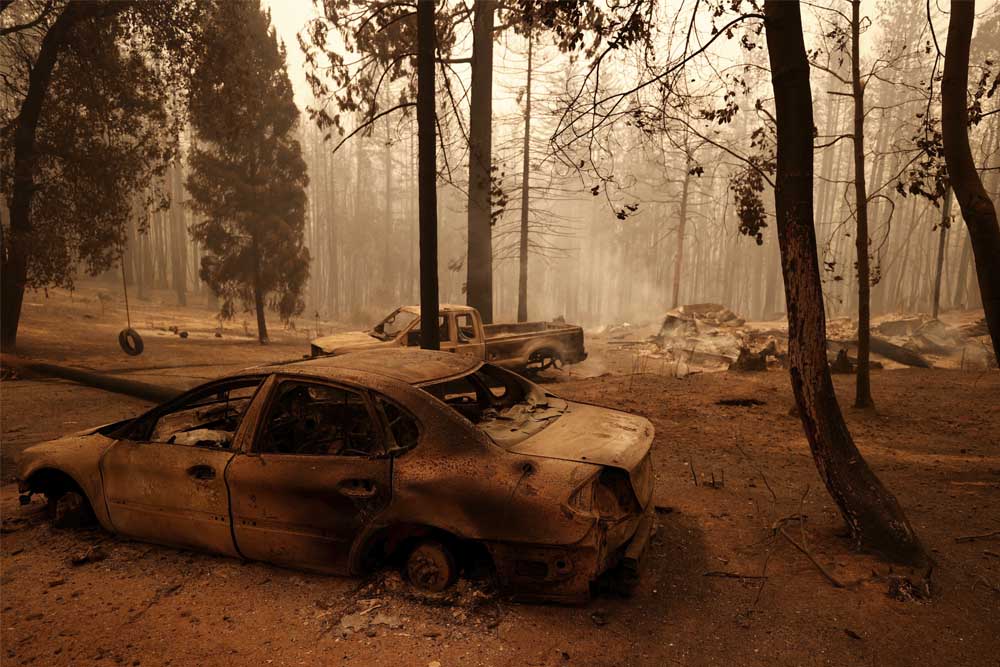 Los incendios arrasan la costa oeste de EEUU y dejan seis muertos y cientos de hogares destruidos