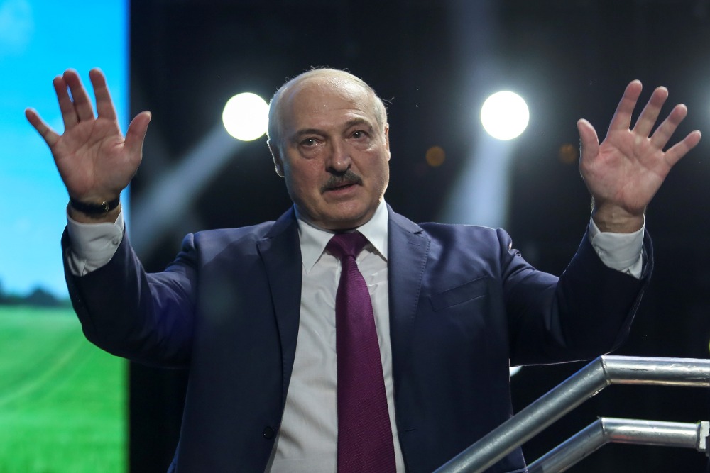 Lukashenko, investido para su sexto mandato en una ceremonia que no había anunciado