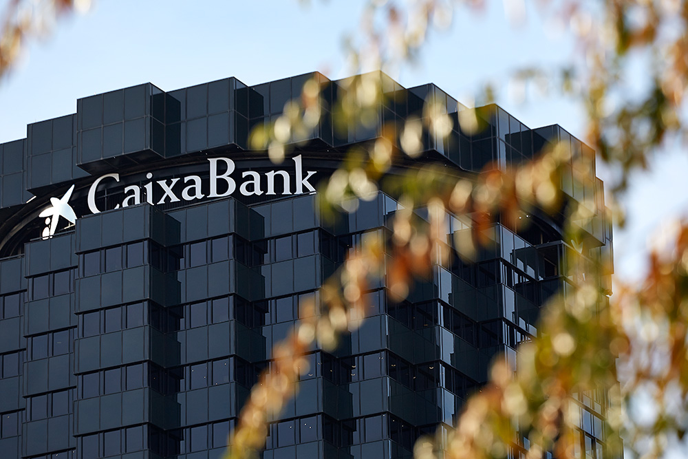 CaixaBank gana 726 millones de euros entre enero y septiembre, un 42% menos