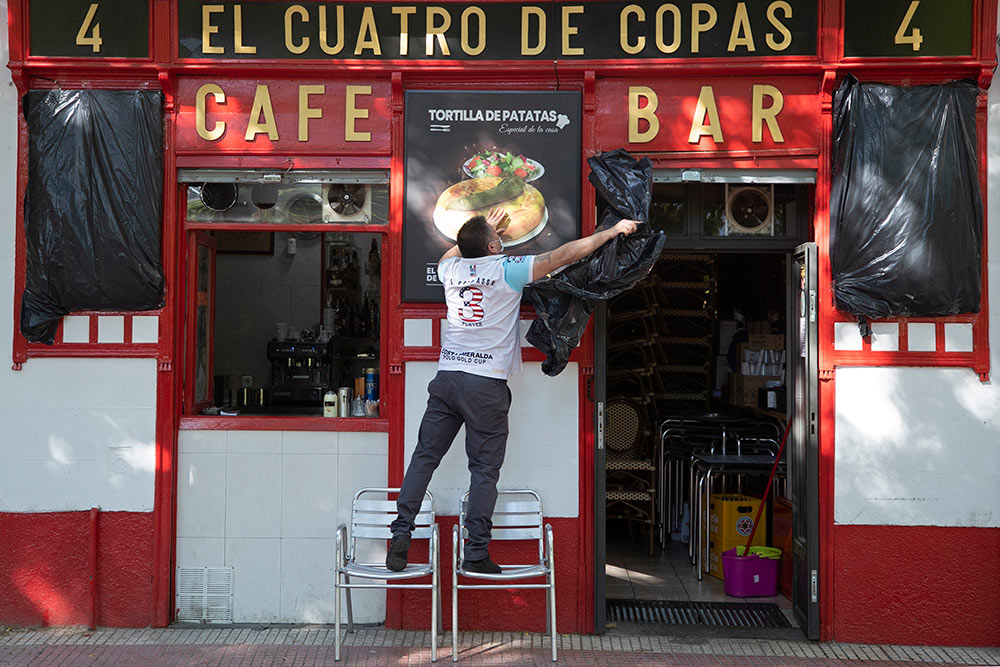 Cataluña estudia cerrar bares y restaurantes durante 15 días para frenar los contagios