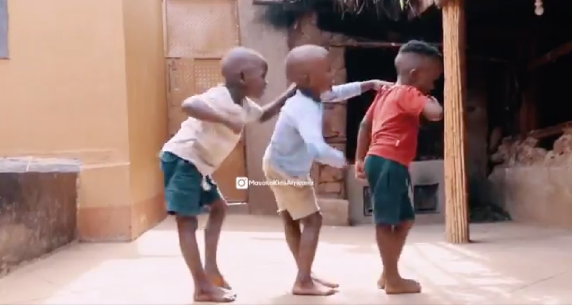 El baile de los niños de un hogar infantil en Uganda que ha dado la vuelta al mundo