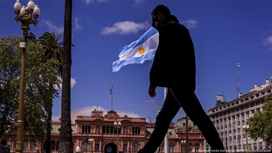 Argentina amplía restricciones mientras Buenos Aires entra en su nueva normalidad