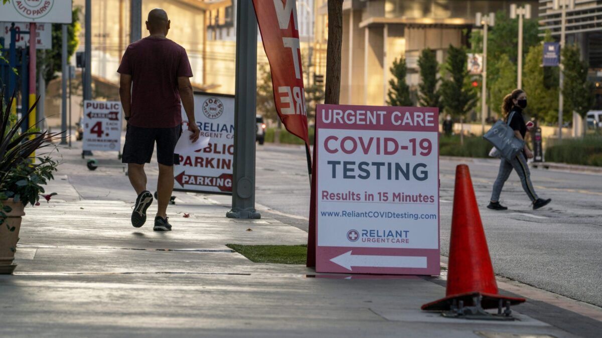 EE.UU. vuelve a romper su récord diario de casos de coronavirus y ya supera los 9 millones