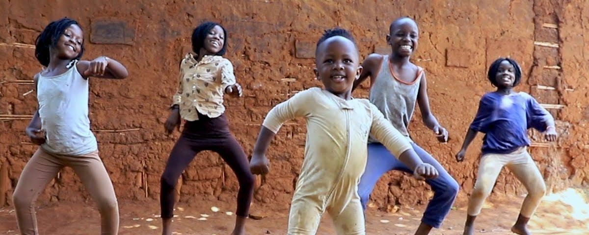 Los pequeños de Masaka Kids Africana ya no bailan solos