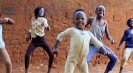 Los pequeños de Masaka Kids Africana ya no bailan solos