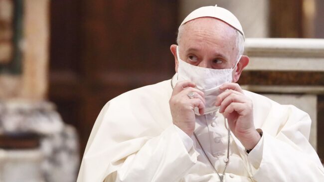El Papa se vacuna contra el coronavirus
