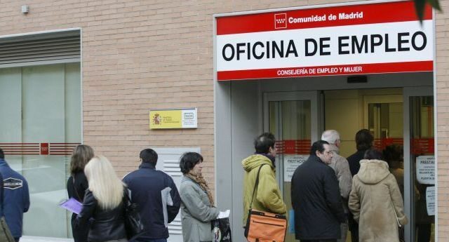 Subir el SMI a mil euros tendría un impacto negativo de hasta 135.000 empleos