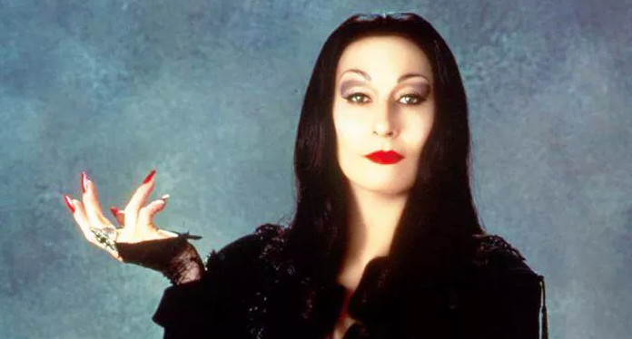 Morticia Addams, de reina del terror a icono de la moda