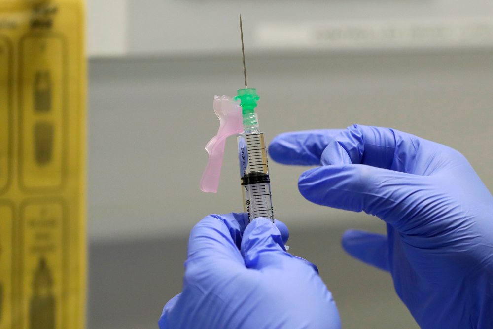 Muere un voluntario de la vacuna de Oxford contra el coronavirus en Brasil