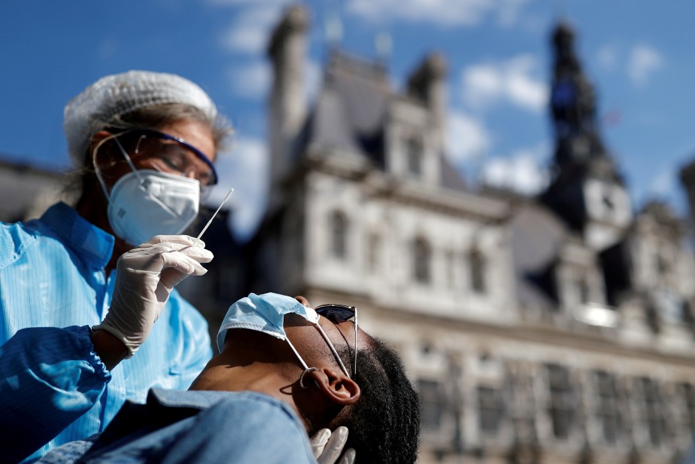 París entra en alerta máxima por la expansión del coronavirus