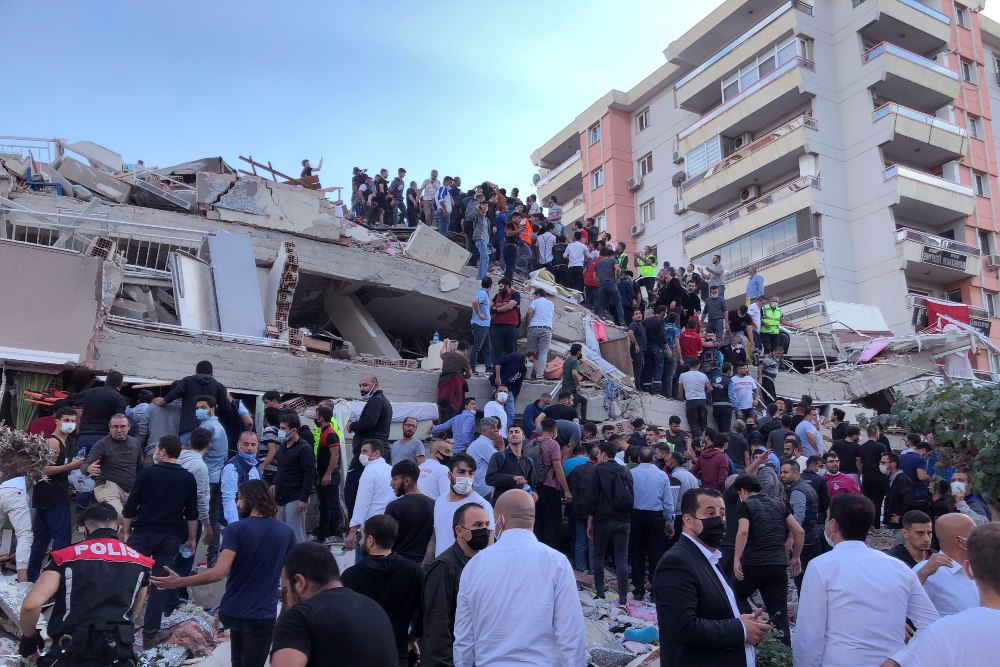 Un terremoto de magnitud 7 sacude Grecia y Turquía: centenares de heridos y 18 fallecidos contabilizados