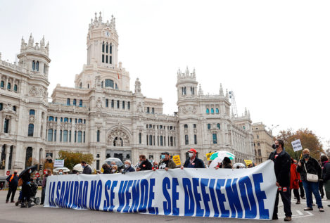Miles de personas se manifiestan en Madrid en defensa de la sanidad pública