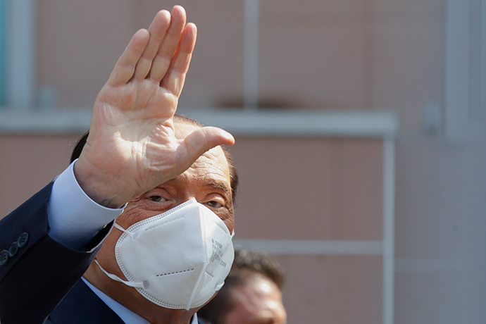 Berlusconi sufre una recaída tras superar el coronavirus