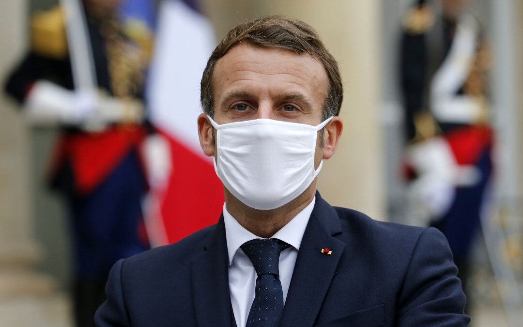 Macron cree que existe la posibilidad de que la vacuna llegue a ser obligatoria
