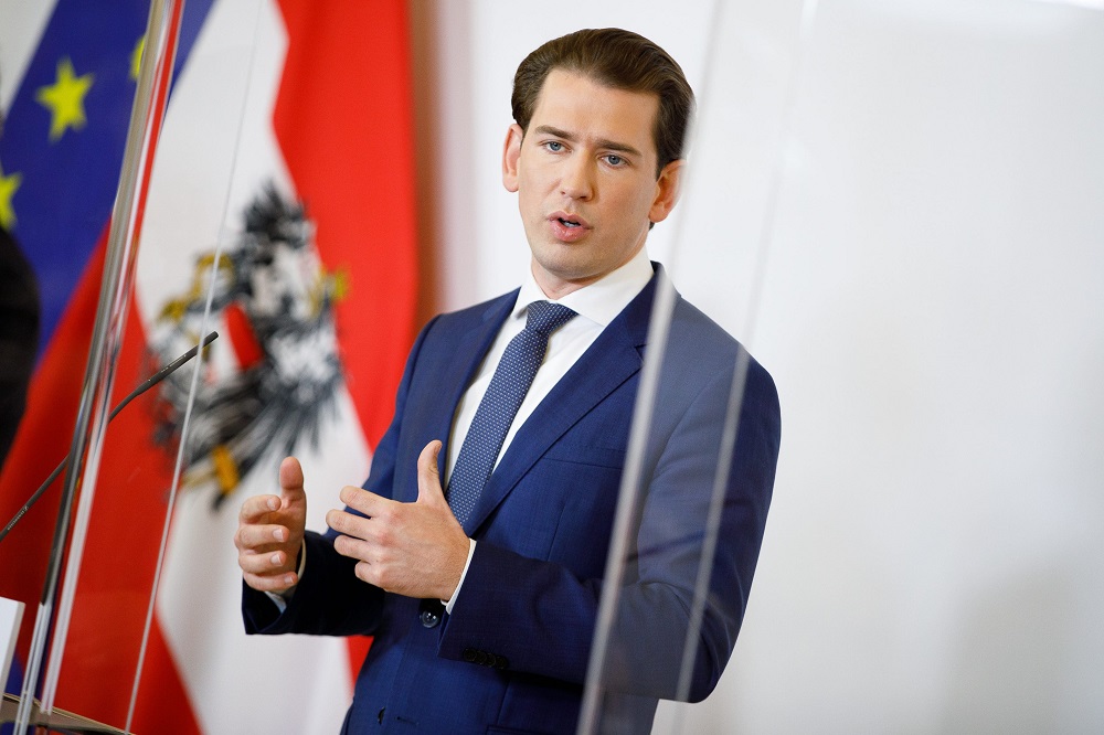 El canciller austriaco Kurz, dimite acusado de corrupción