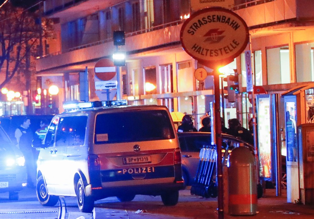 Un atentado terrorista cerca de una sinagoga de Viena deja al menos un muerto