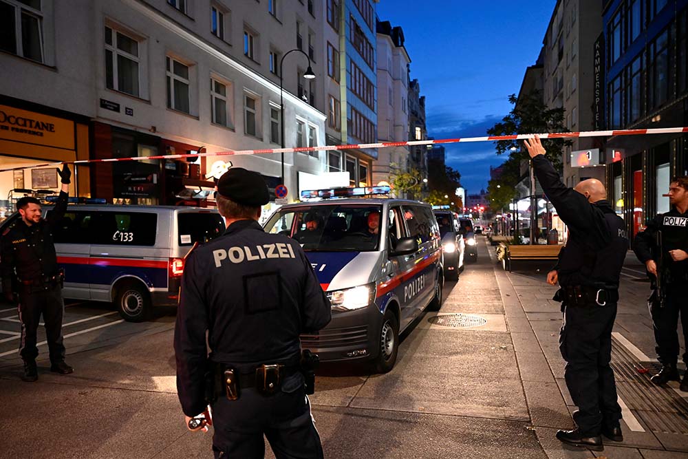 Al menos «un terrorista islamista» participó en el ataque en Viena con cuatro muertos