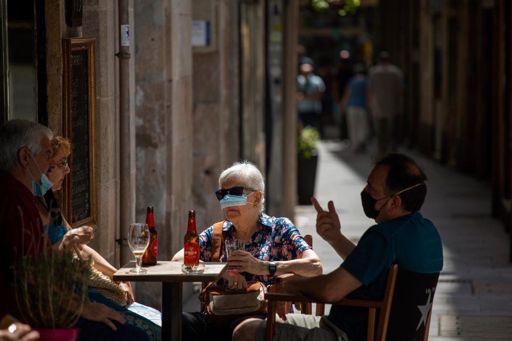 Cataluña abrirá bares y restaurantes hasta las 21:30